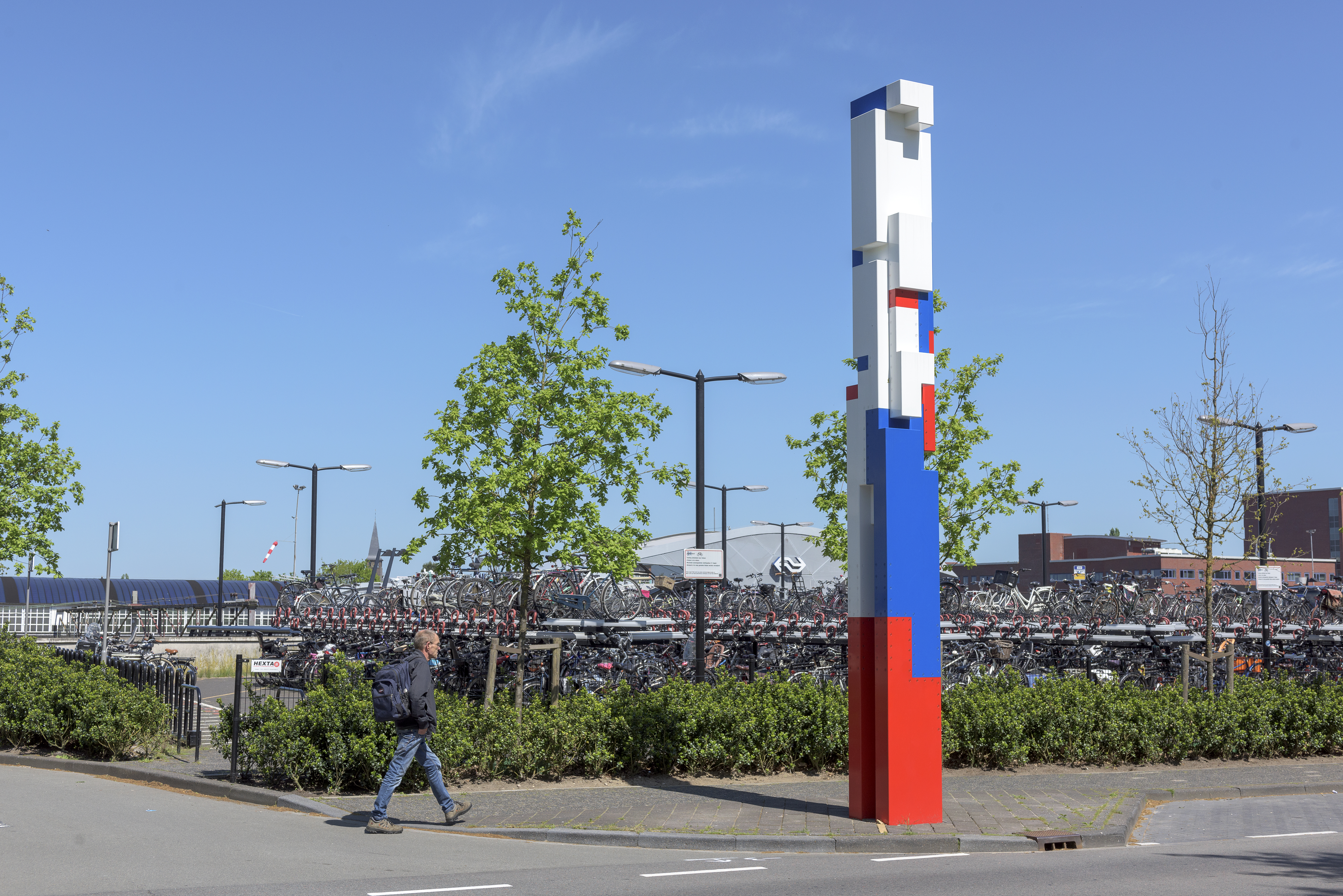 beeld Chogokin van Boris Tellegen bij Station Amersfoort Centraal